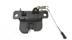  Rear tailgate lock 