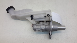 Mercedes Benz B-Class 246 (2011–2017) Brake master cylinder A2464300101 - 2