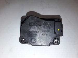VOLVO XC60 (2008–2017) Salongi soojenduse klapi mootor 31348271 - 4