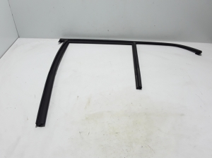  Rear side door sealing rubber 