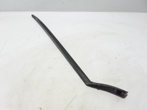   Windscreen strut outer 