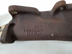  Exhaust manifold 