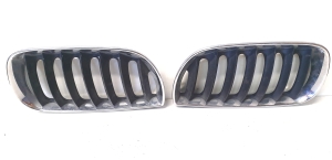  Engine cover grille 