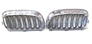  Engine cover grille 