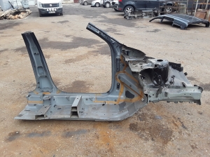 VOLVO XC40 (2017–2026) Eesmine tugijalg 31675823 - 2