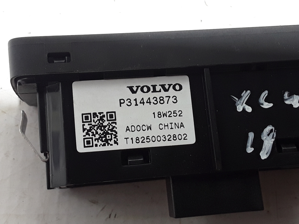 VOLVO XC40 1 generation (2017-2024) Заден капак Отворени превключватели 31443873 22424416