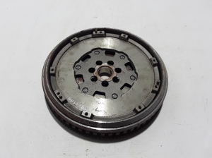  Clutch flywheel 