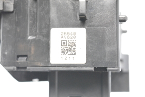 NISSAN Almera N16 (2000–2006) Suunatulede lüliti 25540AV620 - 5