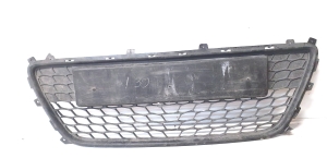 Front bumper lower grille - 865612l010