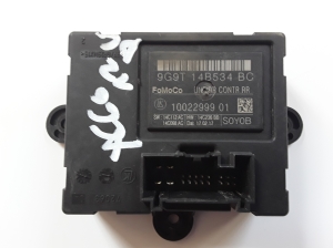   Rear side door control unit 