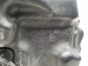 Mercedes Benz C-Class 204 (2007–2014) Scheibenwaschbehälter vorne a2048601760 - 3