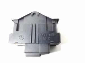 Mercedes Benz SLK-Class 171 (2004–2011) Front door glass switch A1718205410 - 3