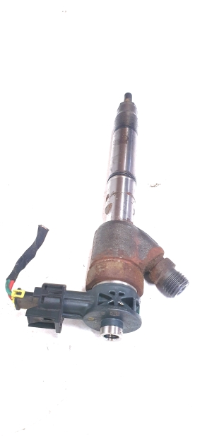  Fuel injector 