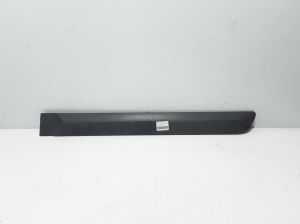 Aizmugurējo sānu durvju līste - 8200476578