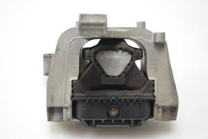 Volkswagen T-Roc (2017–2026) Motora spilvens 5Q0199262DM - 2