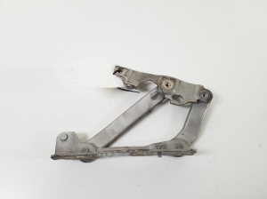  Engine cover hinge 