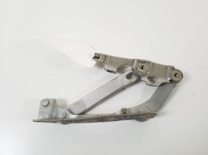   Engine cover hinge 