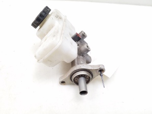  Master cylinder 