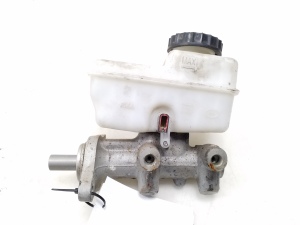  Master cylinder 