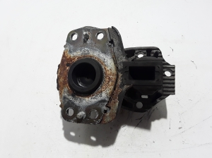  Engine holder 