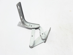   Engine cover hinge 