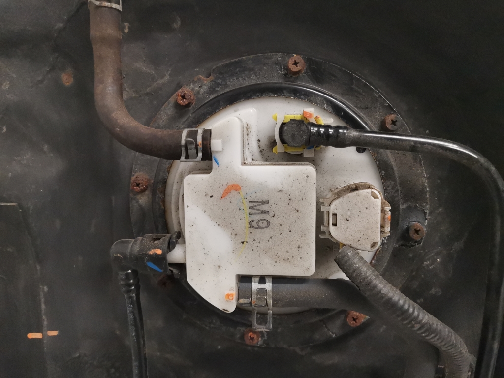 Used TOYOTA RAV 4 Fuel tank and its parts