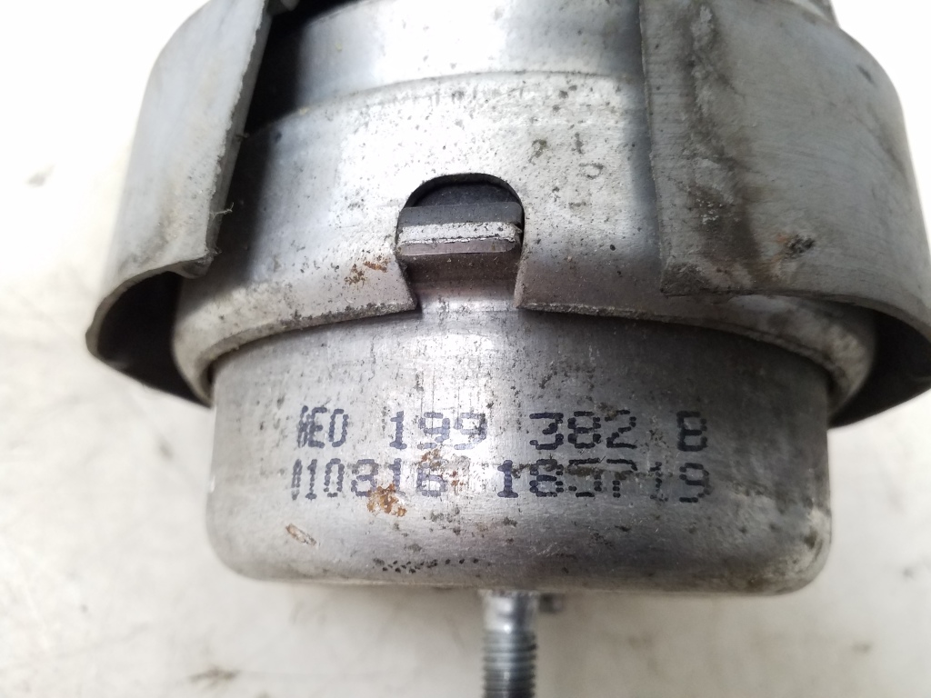 AUDI A4 B6/8E (2000-2005) Suport motor față 8E0199382B 25042948