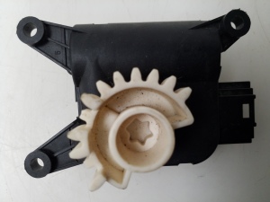 Volkswagen Golf IV (1997–2003) Stellmotor Heizungsklappe 0132801336 - 2