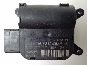 Volkswagen Golf IV (1997–2003) Stellmotor Heizungsklappe 0132801336