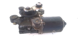 Mitsubishi Pajero III (1999–2006) Scheibenwischermotor vorne 8492007351 - 3
