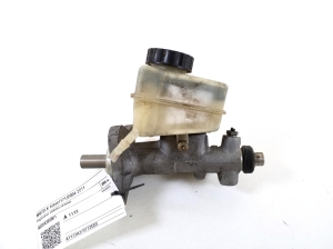  Master cylinder 