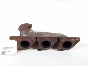  Exhaust manifold 