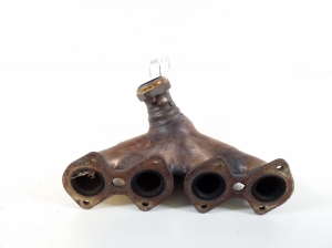  Exhaust manifold 