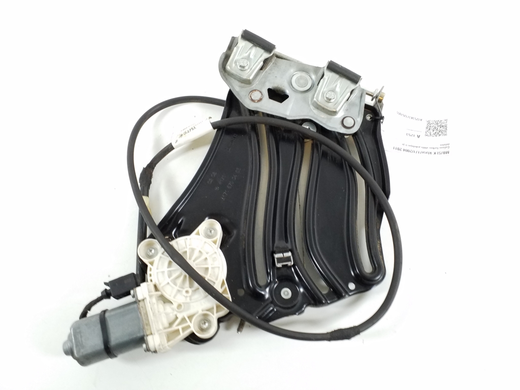 Mercedes Benz SLK-Class 171 (2004–2011) Rear fork windscreen lifter and its components Mercedes Benz SLK-Class 171 (2004–2011) Rear fork windscreen lifter and its components