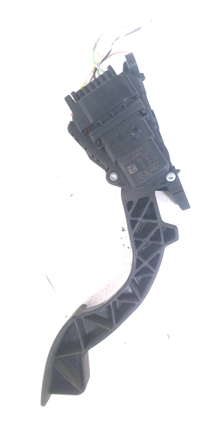  Accelerator pedal sensor 