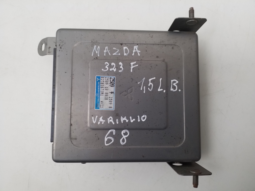MAZDA 323 BJ (1998-2003) Блок управления двигателем E2R81671M1 21206133