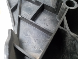 AUDI A8 D2 (1994–2002) Tagakaitseraua kinnitus 4D0807571A - 2