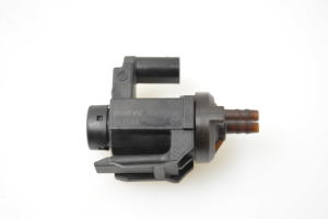 BMW 5 SERIES F10 (2010–2017) Solenoid 70478502 - 2
