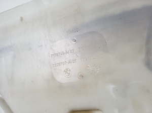 BMW 7 SERIJA F01 (2008–2015) Front washer fluid reservoir 7178745 - 2