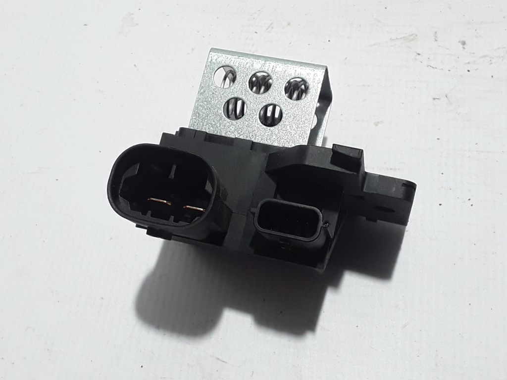 Used RENAULT Megane Cooling fan relay 255508124R