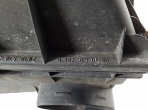 Mercedes Benz ML-Class 163 (1998–2005) Luftfiltergehäuse A1635050160 - 4