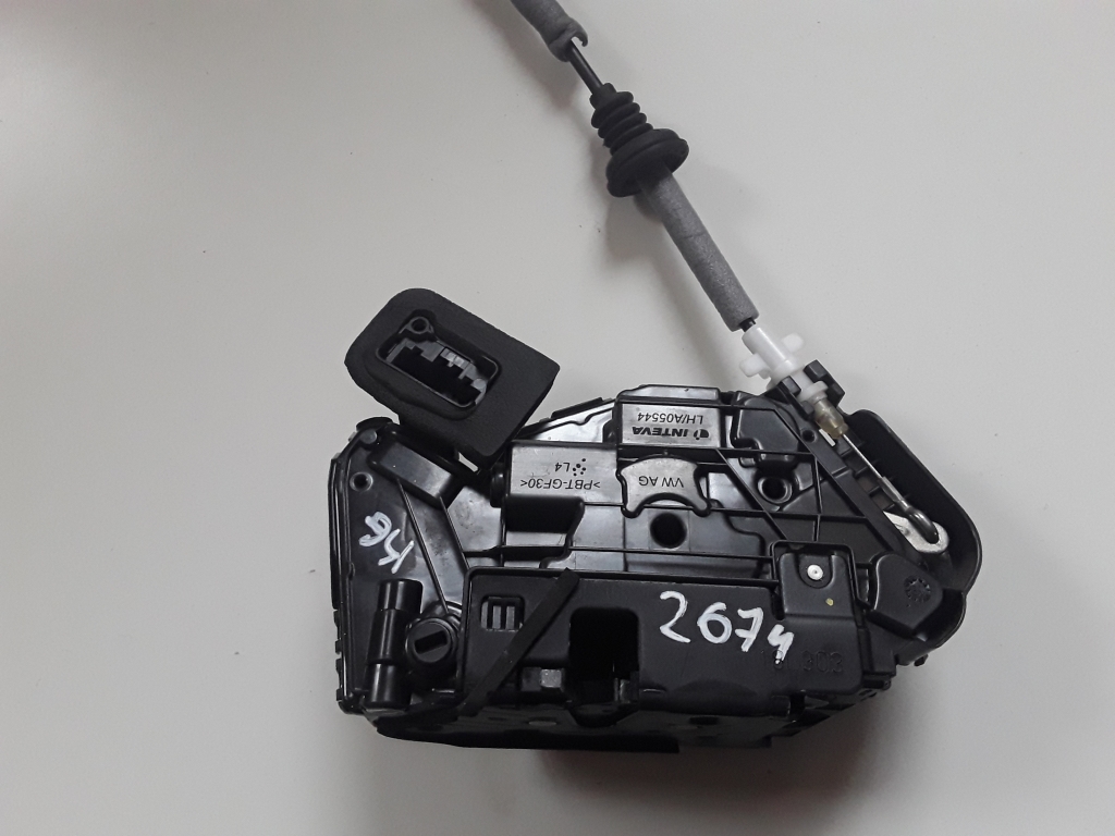 VOLKSWAGEN Tiguan 2 generation (2016-2024) Left Side Sliding Door Lock A05548 22566994