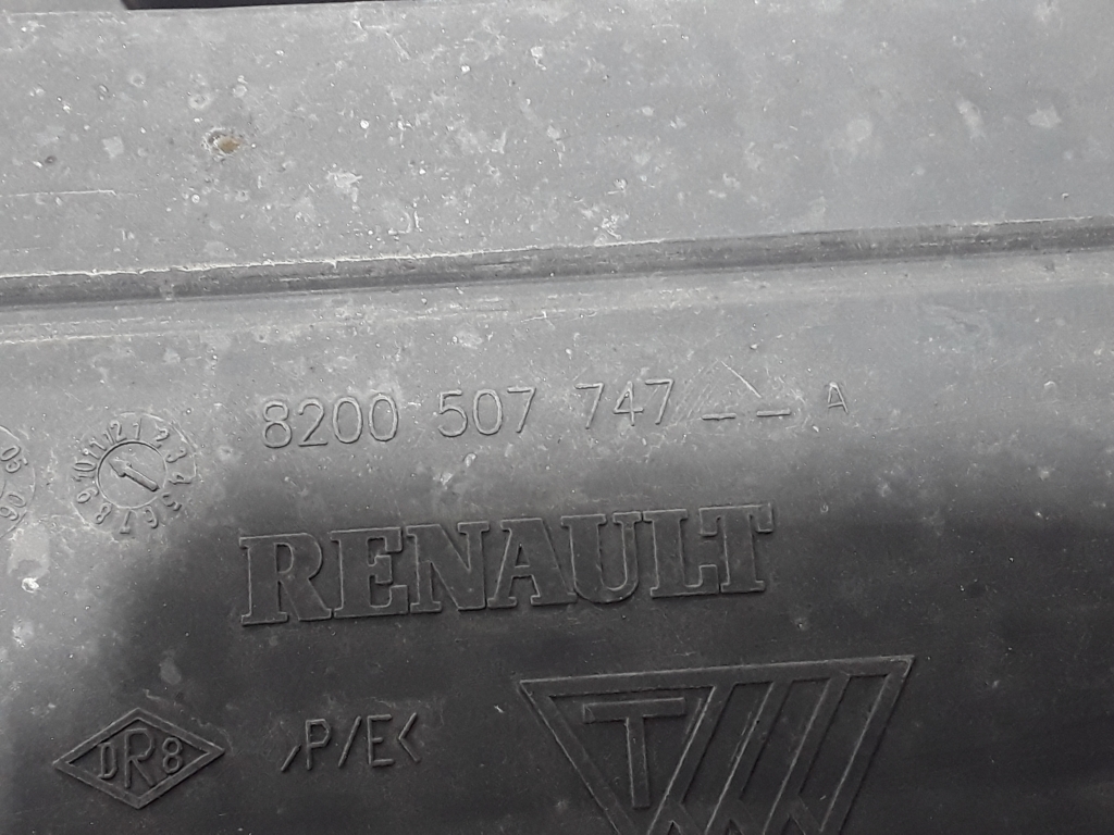 RENAULT Espace 4 generation (2002-2014) Radiatoriaus oro nukreipėjas 8200507747 22425406