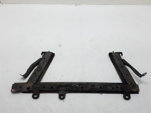   Cooling radiator bracket 