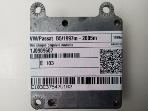 Volkswagen Passat B5 (1997–2005) Airbagsteuergerät 1J0909607 - 2