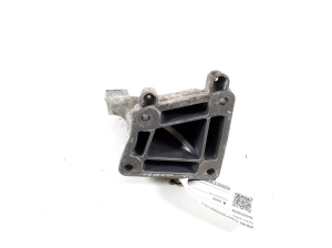  Engine holder 