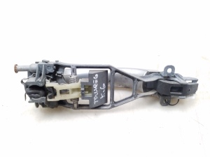 Volkswagen Touareg I (2002–2010) Rear side door exterior handle and its parts - 4