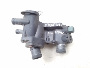 Volkswagen Golf IV (1997–2003) Termostaadi korpus 032121111NQ - 3