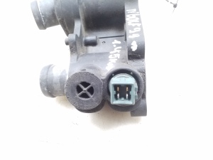 Volkswagen Golf IV (1997–2003) Termostaadi korpus 032121111NQ - 4
