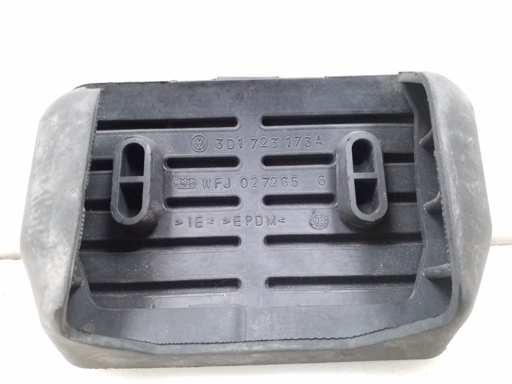 VOLKSWAGEN Touareg 2 generation (2010-2018) Brake pedal holder 3D1723173A 22113358